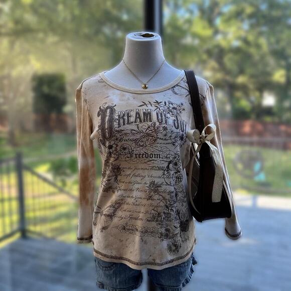 Suzie in the city butterfly - Picture 1 of 3